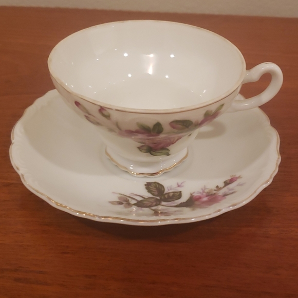 Teacup & saucers - Picture 6 of 8